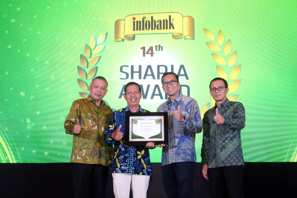 Bank Syariah BDS mendapatkan penghargaan infobang award 2025